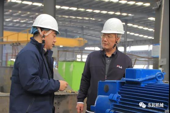 河南工業(yè)大學(xué)機(jī)電工程學(xué)院院長、碩士研究生導(dǎo)師惠延波教授等一行蒞臨東起集團(tuán)參觀考察