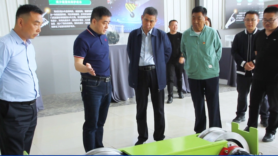 4月19日，熱烈歡迎市人大常委會(huì)副主任王國(guó)紅帶隊(duì)調(diào)研東起集團(tuán)